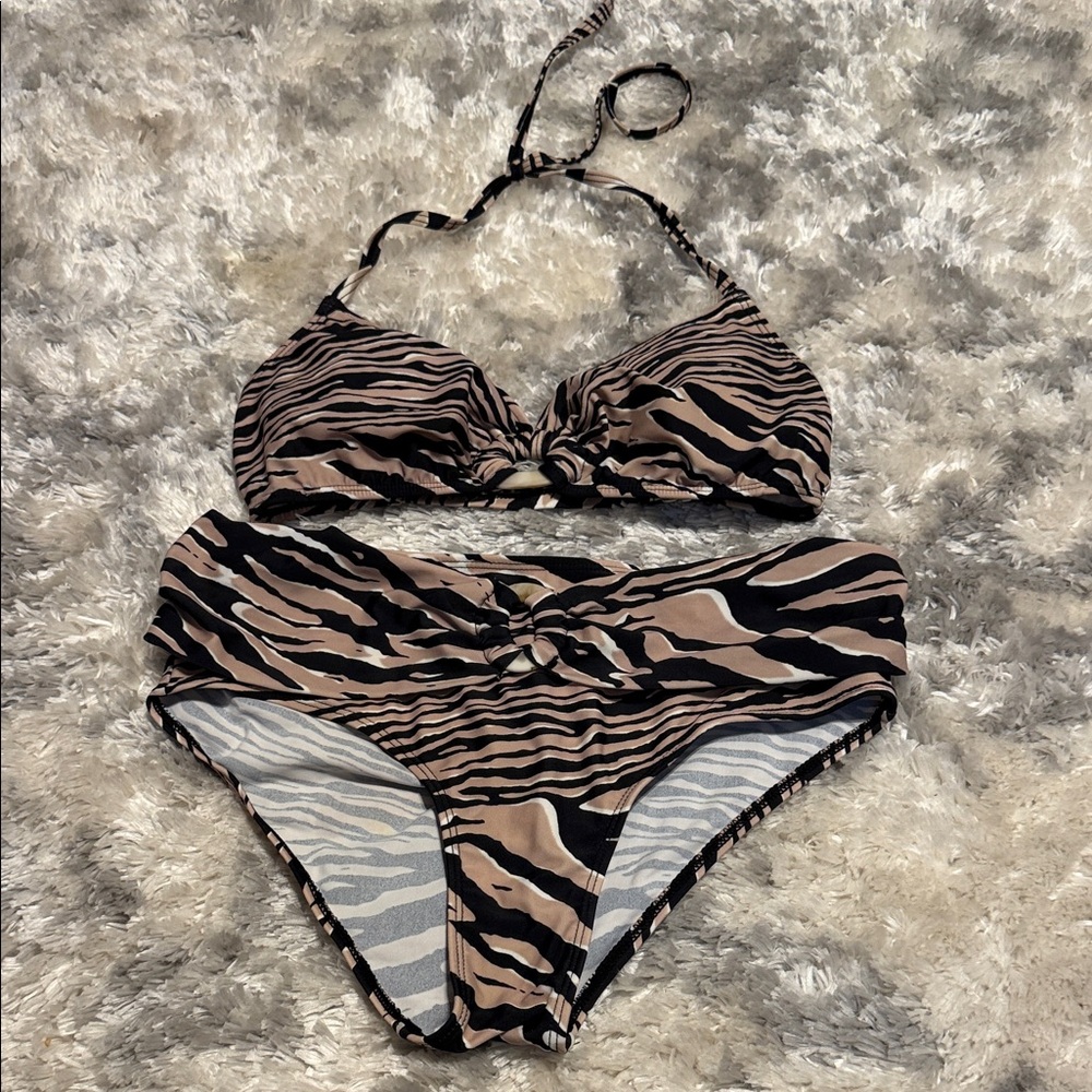 VENUS Black and Cream Bikini Set
